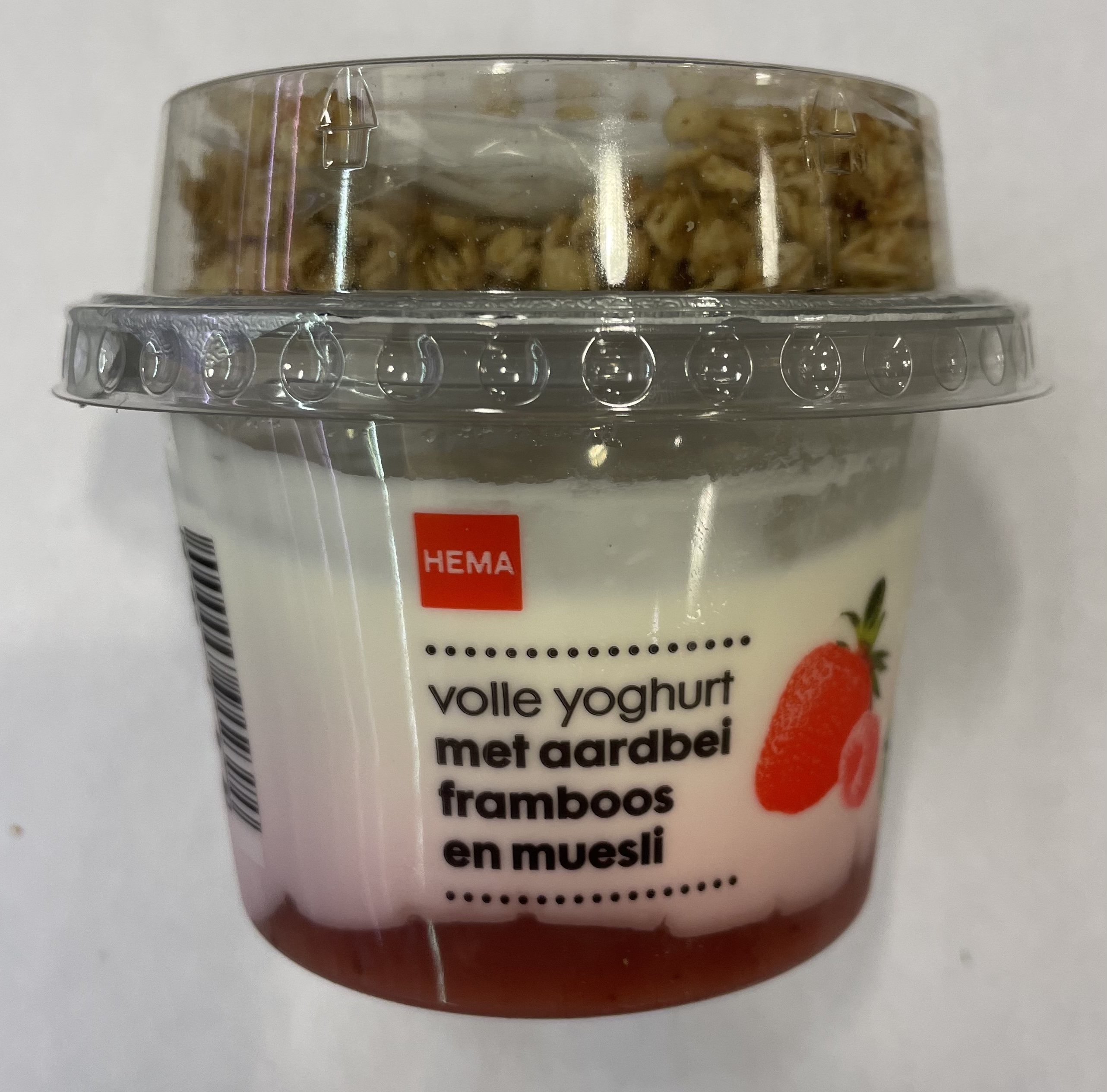 Volle yoghurt aardbei/framboos en muesli Hema Heiloo